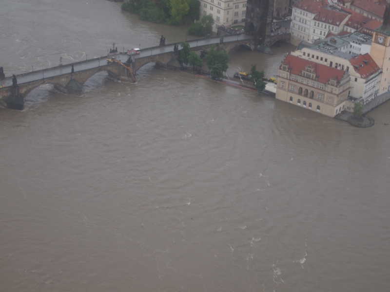 1-015 - Karlův most - staroměstská strana.jpg