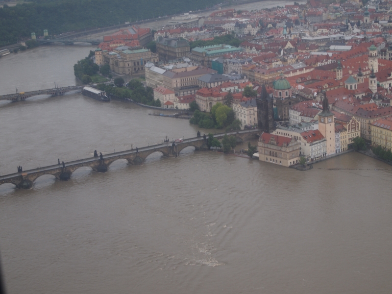 1-059 - Karlův most - vpravo Staré město.jpg