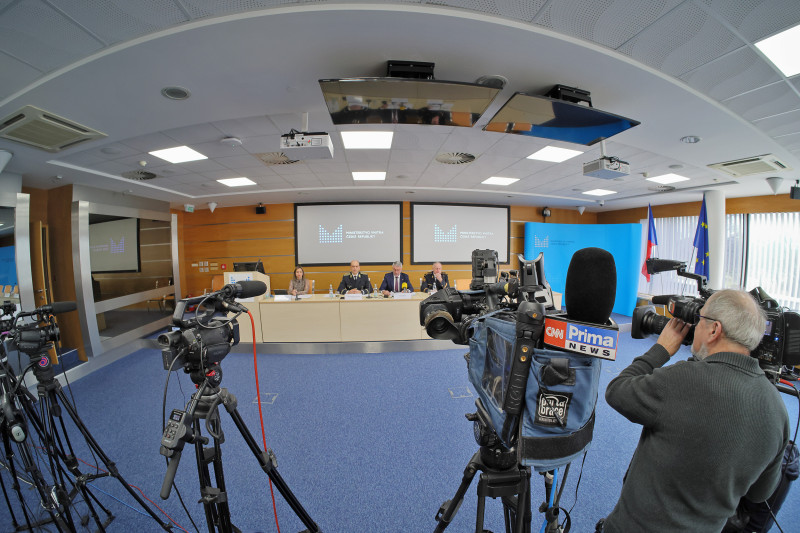 f_04.jpg